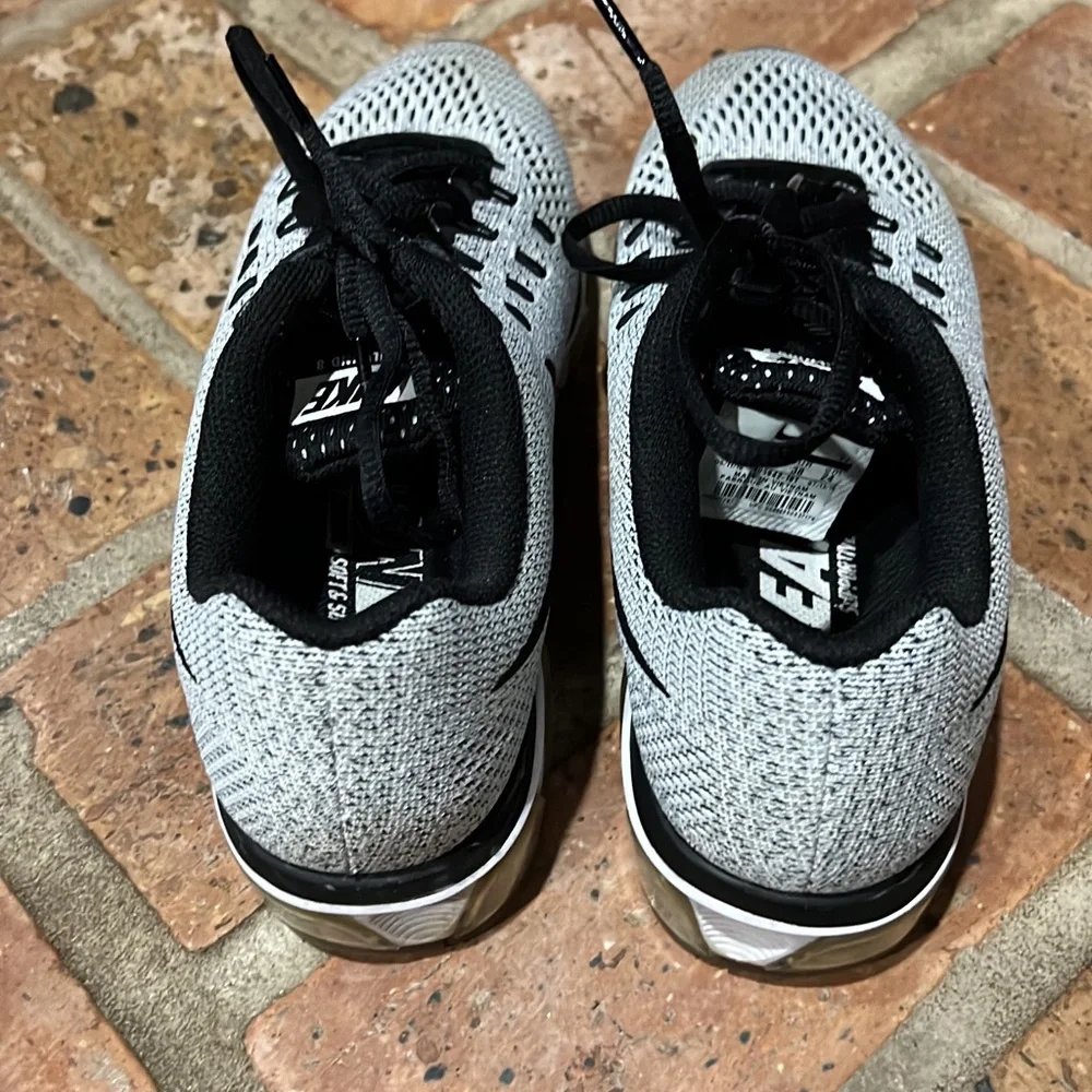Women’s Nike Tailwind 8